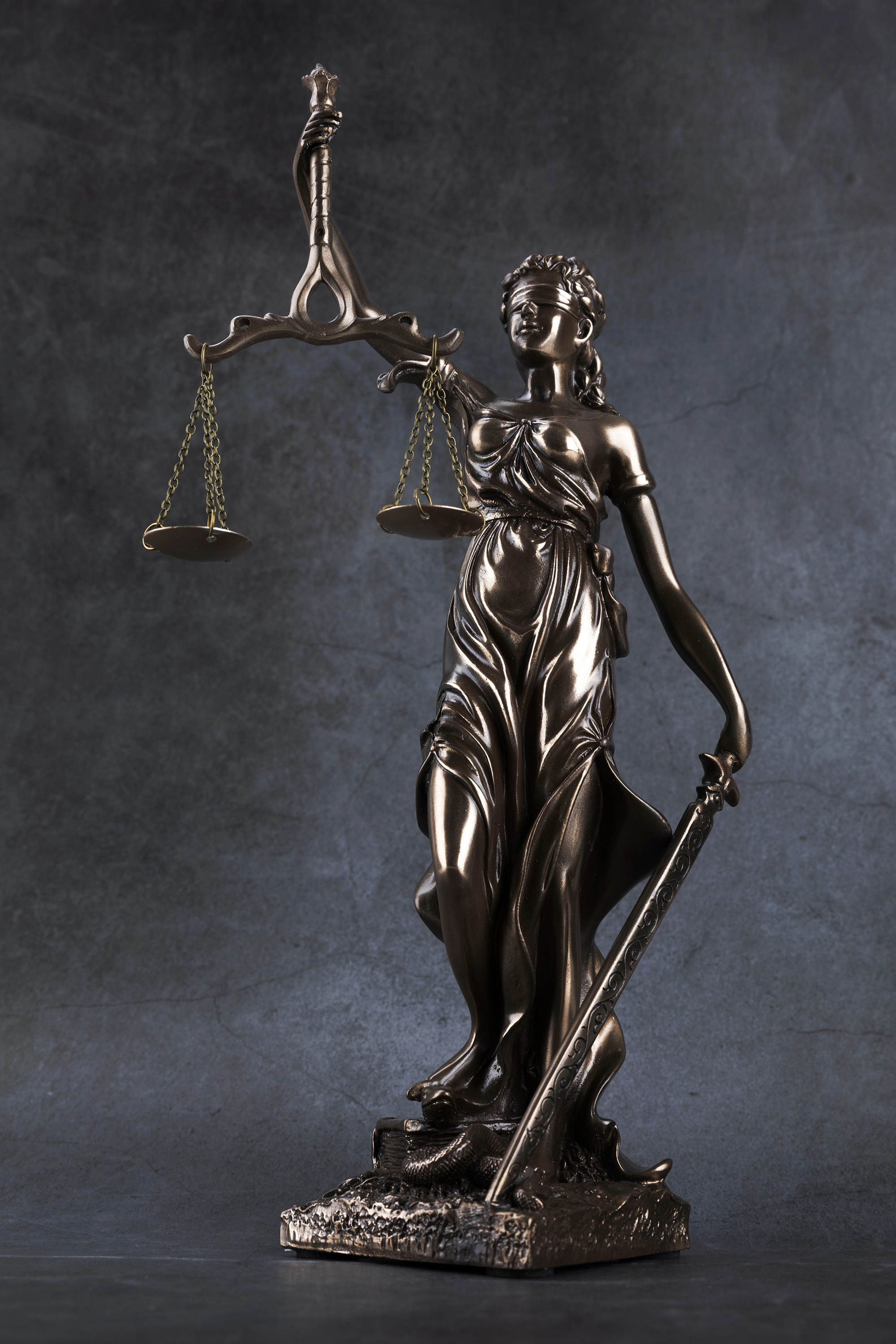 법무법인 KB 학교폭력·소년범죄센터는 의뢰인의 상황에 맞춰 문제를 해결합니다. 사건의 개요, 진행 상황, 결과를 기록하고, 분야별 전문가와의 협업을 통해 대응 프로세스를 지속적으로 개선합니다.